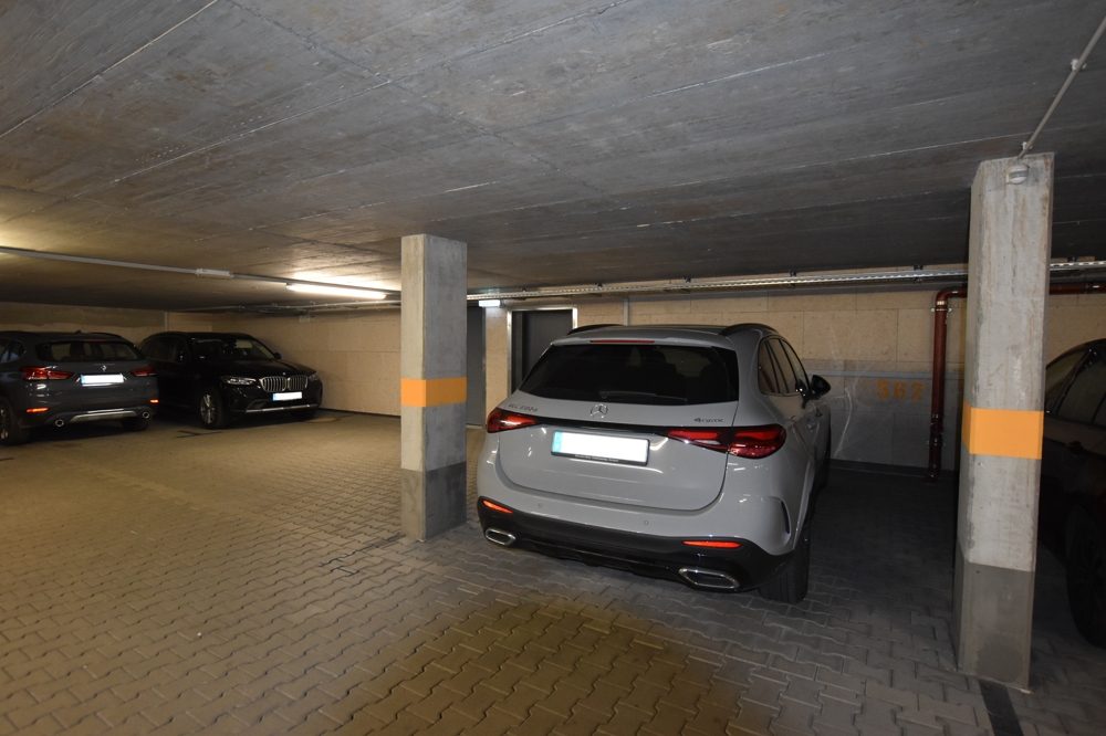 Breiter TG-Stellplatz