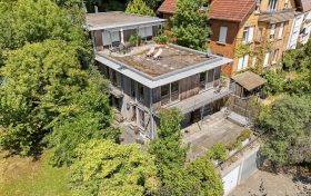 Seitliche Hausansicht